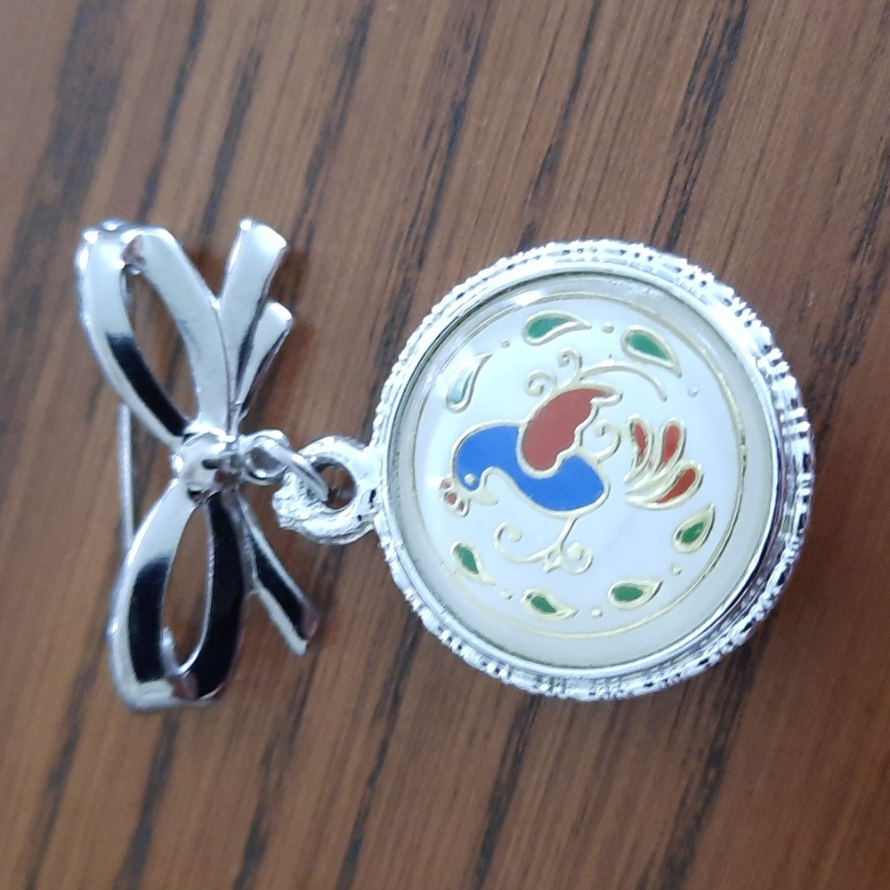 VTG Pennsylvania Dutch Double Sided Pin